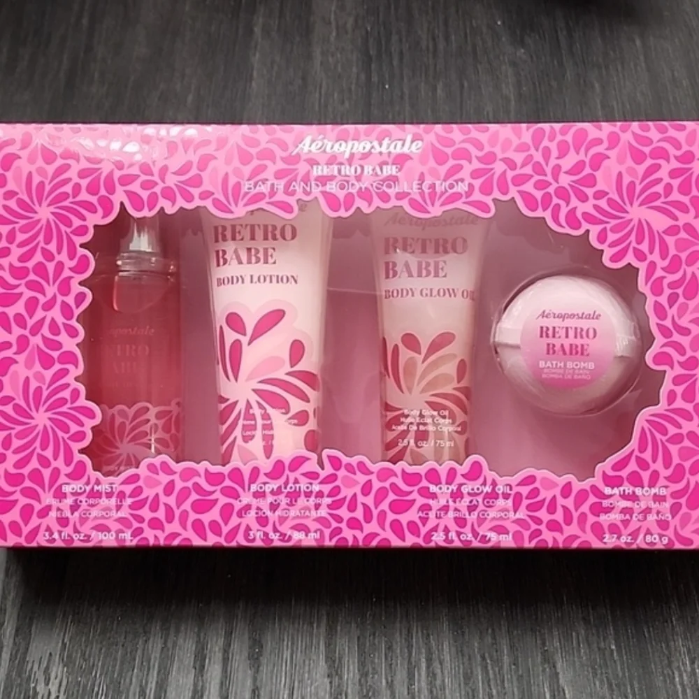 Aeropostale Retro Babe Bath and Body Collection 4 Piece Set - New In Box